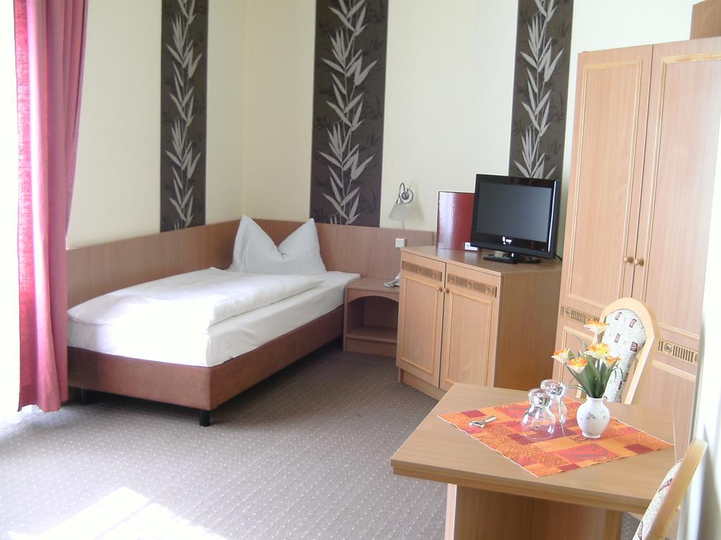 Mucha Ohg Hotel Sembziner Hof Klink Chambre photo