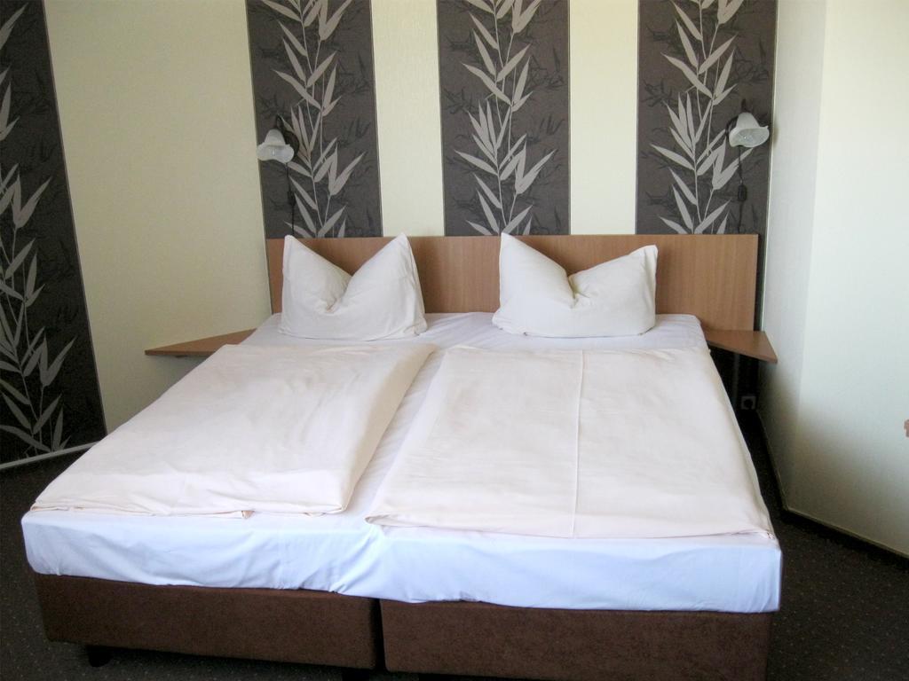 Mucha Ohg Hotel Sembziner Hof Klink Chambre photo