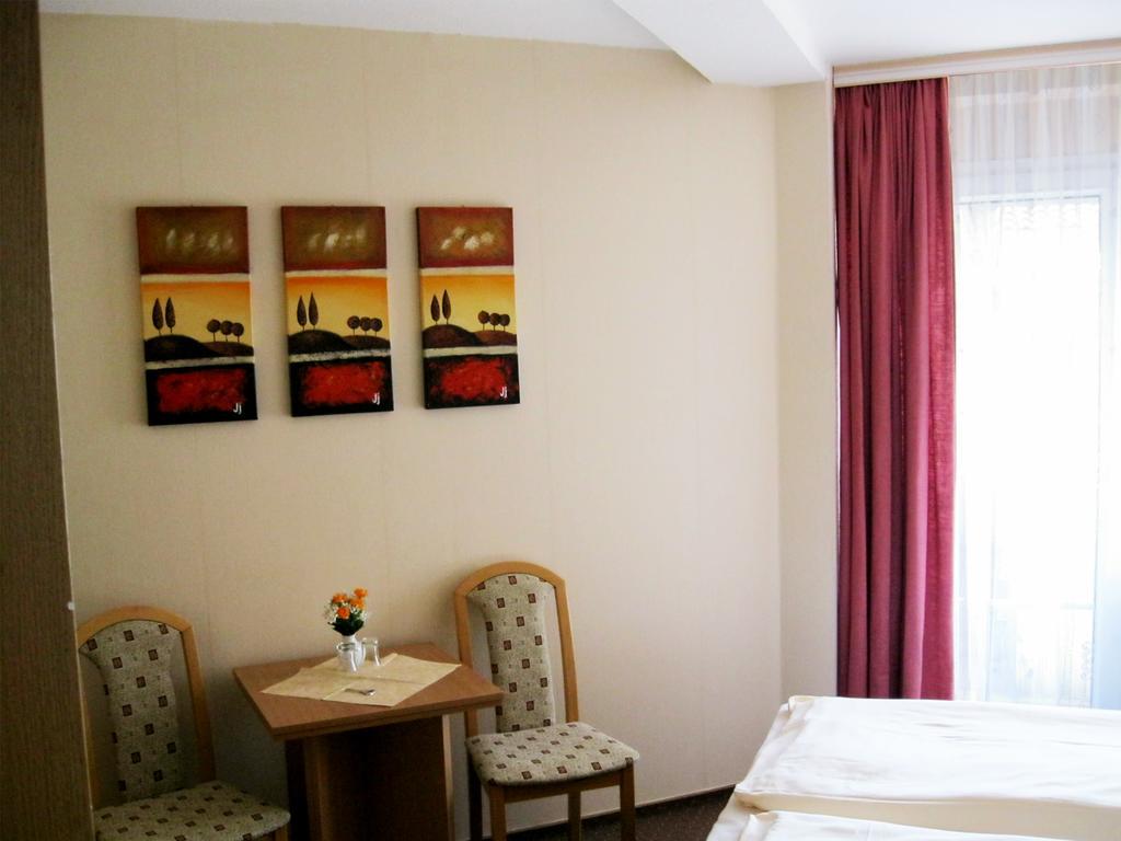 Mucha Ohg Hotel Sembziner Hof Klink Chambre photo