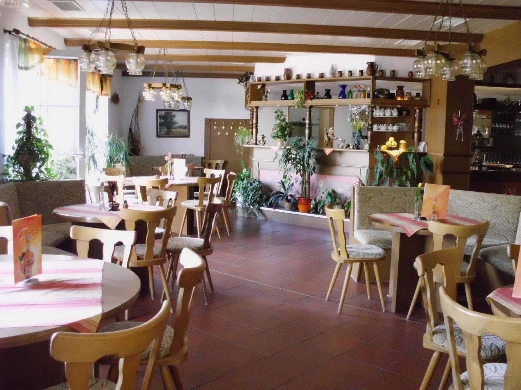 Mucha Ohg Hotel Sembziner Hof Klink Extérieur photo