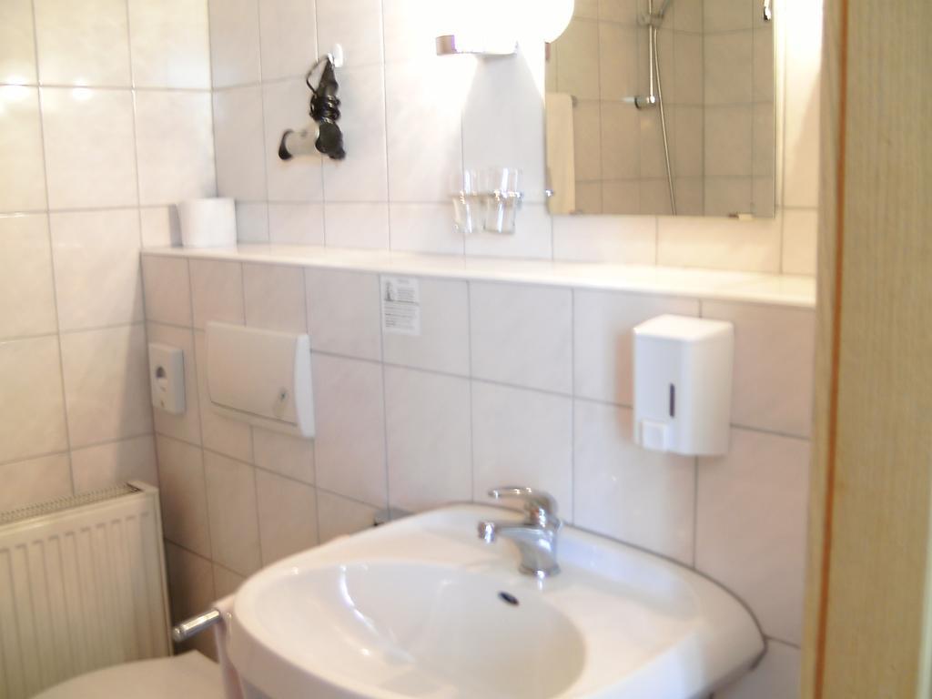 Mucha Ohg Hotel Sembziner Hof Klink Extérieur photo