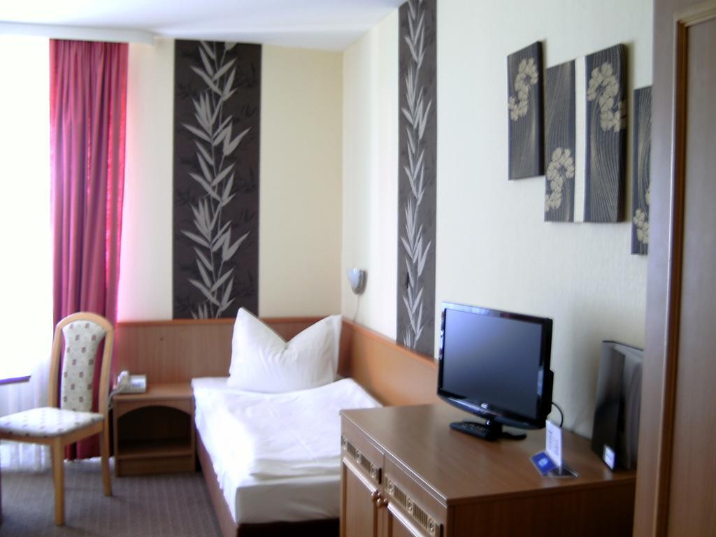 Mucha Ohg Hotel Sembziner Hof Klink Chambre photo