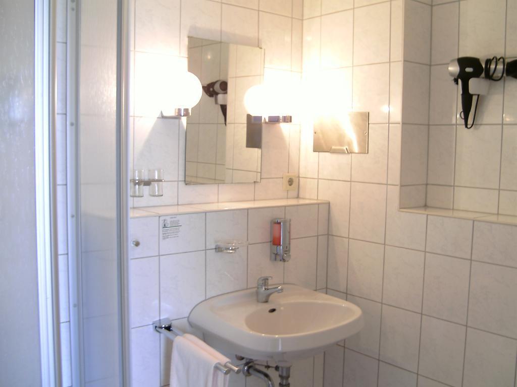 Mucha Ohg Hotel Sembziner Hof Klink Extérieur photo