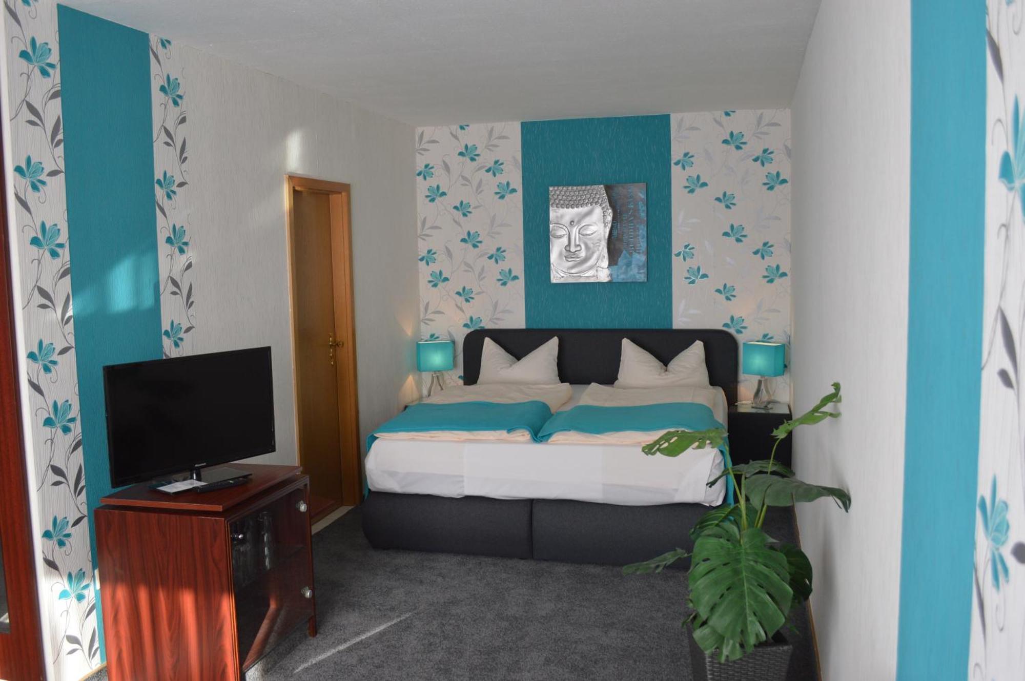 Mucha Ohg Hotel Sembziner Hof Klink Extérieur photo